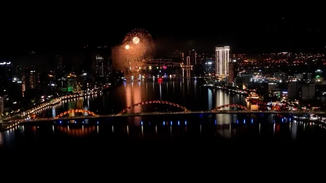 Lễ hội ph&aacute;o hoa DIFF 2026: Khi một lần chạm mắt chưa đủ thỏa l&ograve;ng người h&acirc;m mộ- Ảnh 5.