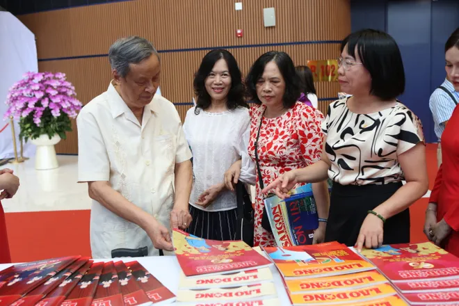 Người d&acirc;n Hải Ph&ograve;ng v&agrave; chiến sĩ trẻ h&agrave;o hứng trải nghiệm Hội B&aacute;o to&agrave;n quốc 2026- Ảnh 9.