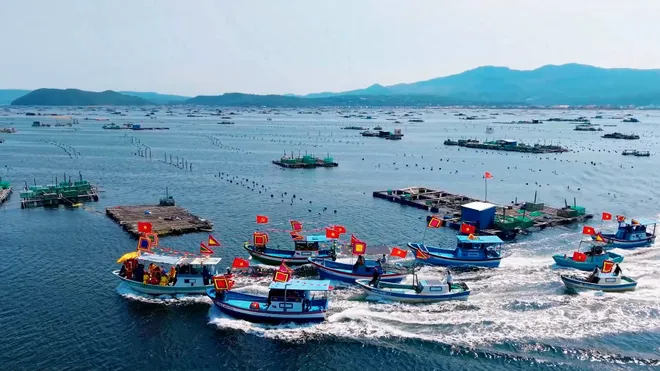 Sức sống di sản Lễ hội Cầu ngư: Trải nghiệm văn h&oacute;a mang dấu ấn miền duy&ecirc;n hải- Ảnh 4.