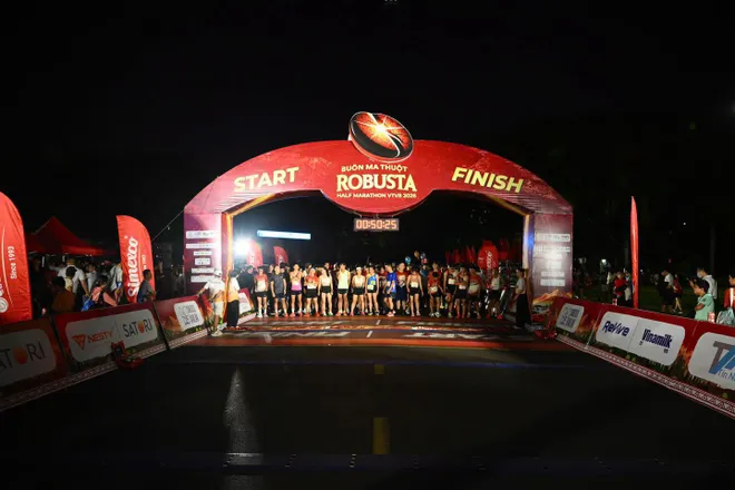 S&aacute;ng nay (21/6), giải chạy Bu&ocirc;n Ma Thuột Robusta Half Marathon VTV8 2026 đ&atilde; ch&iacute;nh thức diễn ra- Ảnh 14.