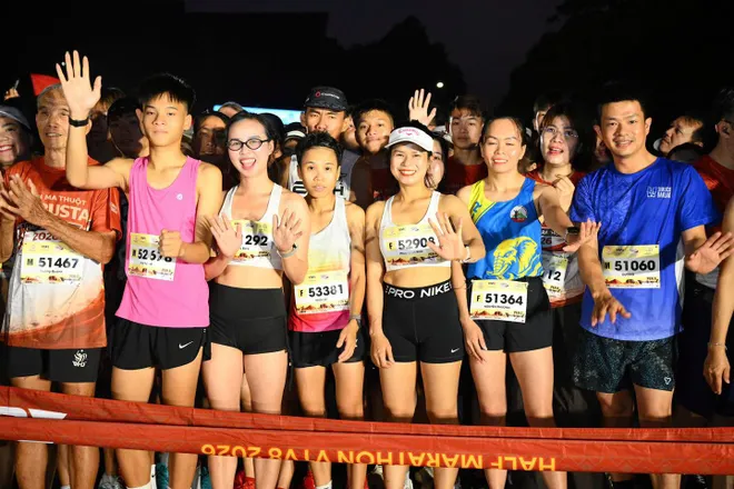 S&aacute;ng nay (21/6), giải chạy Bu&ocirc;n Ma Thuột Robusta Half Marathon VTV8 2026 đ&atilde; ch&iacute;nh thức diễn ra- Ảnh 15.