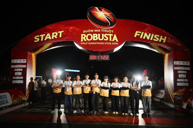 S&aacute;ng nay (21/6), giải chạy Bu&ocirc;n Ma Thuột Robusta Half Marathon VTV8 2026 đ&atilde; ch&iacute;nh thức diễn ra- Ảnh 1.