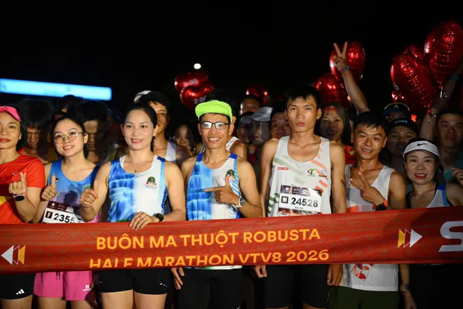 S&aacute;ng nay (21/6), giải chạy Bu&ocirc;n Ma Thuột Robusta Half Marathon VTV8 2026 đ&atilde; ch&iacute;nh thức diễn ra- Ảnh 4.