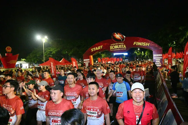S&aacute;ng nay (21/6), giải chạy Bu&ocirc;n Ma Thuột Robusta Half Marathon VTV8 2026 đ&atilde; ch&iacute;nh thức diễn ra- Ảnh 10.