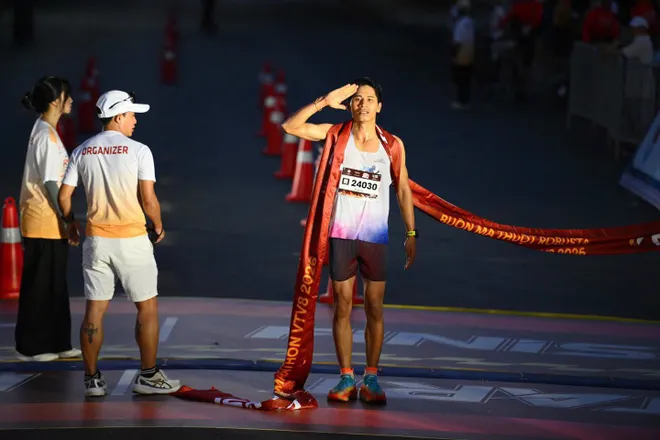 S&aacute;ng nay (21/6), giải chạy Bu&ocirc;n Ma Thuột Robusta Half Marathon VTV8 2026 đ&atilde; ch&iacute;nh thức diễn ra- Ảnh 23.