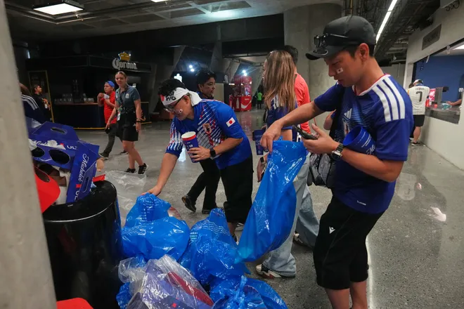 CĐV Nhật Bản lại "g&acirc;y thương nhớ" tại FIFA World Cup 2026&trade;- Ảnh 3.