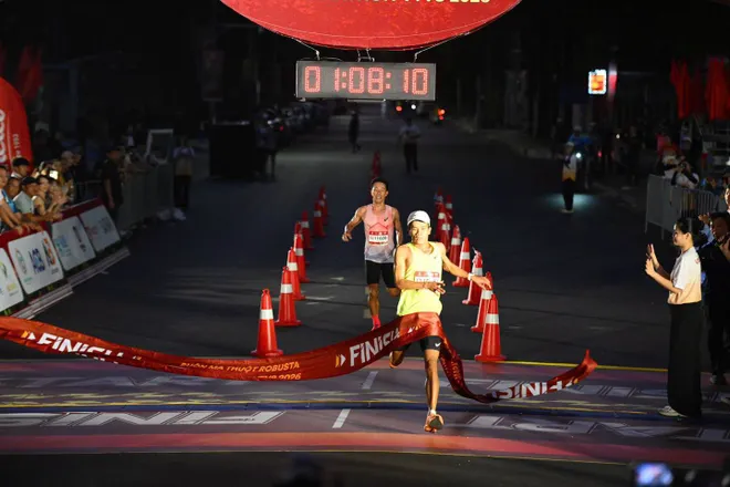 S&aacute;ng nay (21/6), giải chạy Bu&ocirc;n Ma Thuột Robusta Half Marathon VTV8 2026 đ&atilde; ch&iacute;nh thức diễn ra- Ảnh 22.