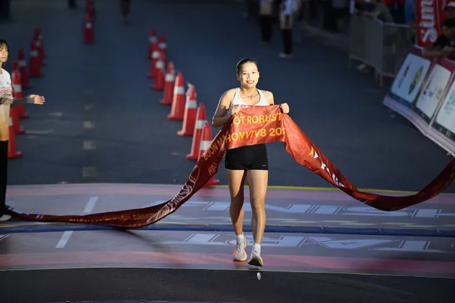 S&aacute;ng nay (21/6), giải chạy Bu&ocirc;n Ma Thuột Robusta Half Marathon VTV8 2026 đ&atilde; ch&iacute;nh thức diễn ra- Ảnh 19.