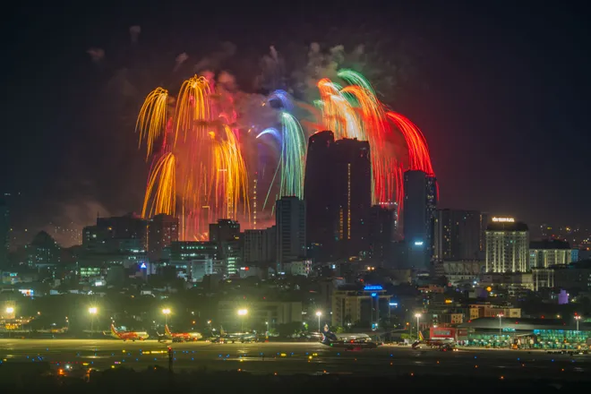 Bứt phá giới hạn của nghệ thuật pháo hoa trong đêm thi thứ 4 DIFF 2026- Ảnh 5. Bứt phá giới hạn của nghệ thuật pháo hoa trong đêm thi thứ 4 DIFF 2026- Ảnh 5.
