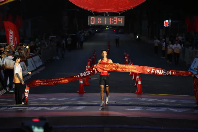 S&aacute;ng nay (21/6), giải chạy Bu&ocirc;n Ma Thuột Robusta Half Marathon VTV8 2026 đ&atilde; ch&iacute;nh thức diễn ra- Ảnh 20.