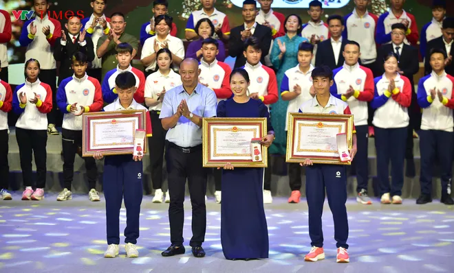 Trao tặng Huân chương Lao động của Chủ tịch nước cho các HLV, VĐV Kickboxing và Kun Khmer quốc gia- Ảnh 6.