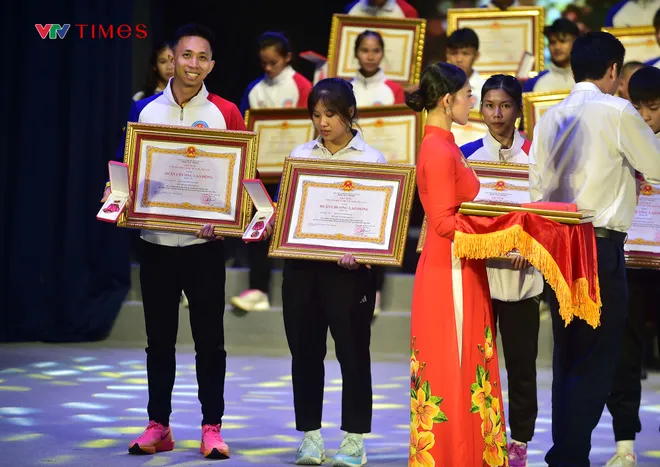 Trao tặng Huân chương Lao động của Chủ tịch nước cho các HLV, VĐV Kickboxing và Kun Khmer quốc gia- Ảnh 4.