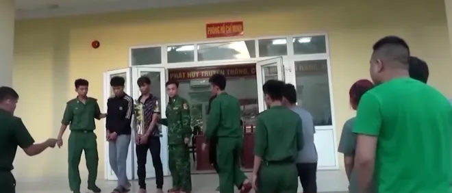Điểm tin N&oacute;ng c&ugrave;ng V8: Từ xử l&yacute; quyết liệt vi phạm giao th&ocirc;ng đến chặn đứng đường d&acirc;y xuất nhập cảnh tr&aacute;i ph&eacute;p- Ảnh 5.