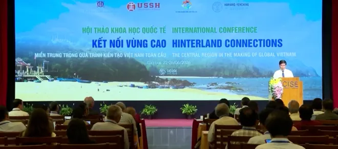 Hội thảo "Miền Trung trong quá trình kiến tạo Việt Nam toàn cầu”- Ảnh 1. Hội thảo "Miền Trung trong quá trình kiến tạo Việt Nam toàn cầu”- Ảnh 1.