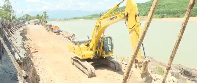 Khẩn trương khắc phục hạ tầng giao thông sau mưa lũ, bảo đảm an toàn trước mùa mưa mới- Ảnh 6. Khẩn trương khắc phục hạ tầng giao thông sau mưa lũ, bảo đảm an toàn trước mùa mưa mới- Ảnh 6.