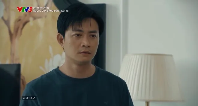 Dưới &ocirc; cửa s&aacute;ng đ&egrave;n - Tập 18: Diệu v&agrave; Dương đồng thuận ly h&ocirc;n; bạn trai V&acirc;n lấy trộm v&agrave;ng của Sinh - Ảnh 20.
