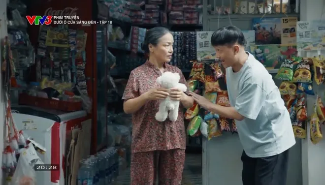 Dưới &ocirc; cửa s&aacute;ng đ&egrave;n - Tập 18: Diệu v&agrave; Dương đồng thuận ly h&ocirc;n; bạn trai V&acirc;n lấy trộm v&agrave;ng của Sinh - Ảnh 11.