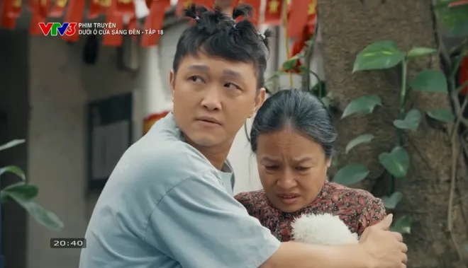 Dưới &ocirc; cửa s&aacute;ng đ&egrave;n - Tập 18: Diệu v&agrave; Dương đồng thuận ly h&ocirc;n; bạn trai V&acirc;n lấy trộm v&agrave;ng của Sinh - Ảnh 15.