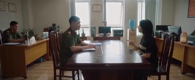Lửa trắng - Tập 3: "Người đưa tin" của c&ocirc;ng an bị Vi&ecirc;n vượn s&aacute;t hại- Ảnh 1.
