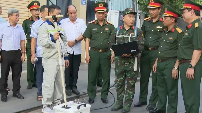 Triển khai thiết bị radar xuy&ecirc;n đất t&igrave;m kiếm h&agrave;i cốt liệt sĩ- Ảnh 1.
