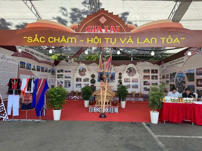 S&ocirc;i động chuỗi hoạt động Ng&agrave;y hội Văn h&oacute;a d&acirc;n tộc Chăm lần thứ VI tại Kh&aacute;nh H&ograve;a- Ảnh 6.