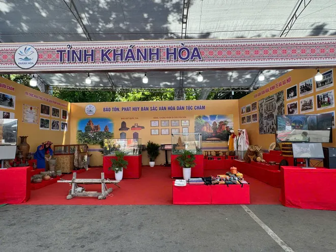 S&ocirc;i động chuỗi hoạt động Ng&agrave;y hội Văn h&oacute;a d&acirc;n tộc Chăm lần thứ VI tại Kh&aacute;nh H&ograve;a- Ảnh 5.