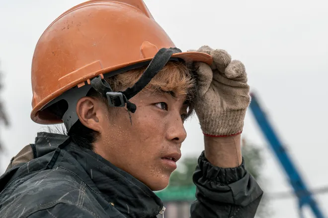 Mưu sinh dưới thời tiết cực đoan: Đ&aacute;nh đổi sức khỏe để giữ kế sinh nhai   - Ảnh 3.