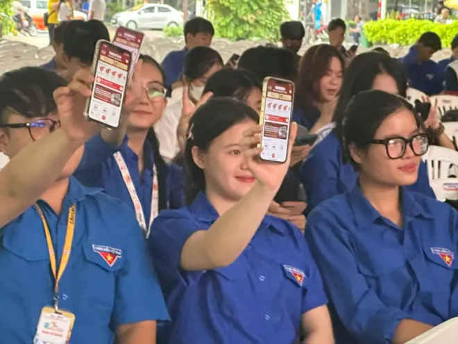 Từ "Bình dân học vụ số" đến bước đột phá về chuyển đổi số - Ảnh 2.