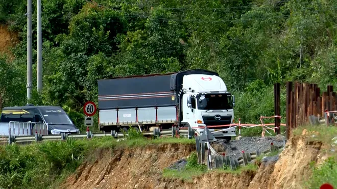 Đèo Khánh Lê chạy đua thông tuyến trước mùa mưa- Ảnh 4. Đèo Khánh Lê chạy đua thông tuyến trước mùa mưa- Ảnh 4.