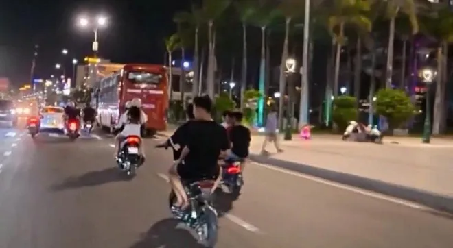 Gia Lai: Xuyên đêm xử lý thanh, thiếu niên vi phạm giao thông- Ảnh 4. Gia Lai: Xuyên đêm xử lý thanh, thiếu niên vi phạm giao thông- Ảnh 4.