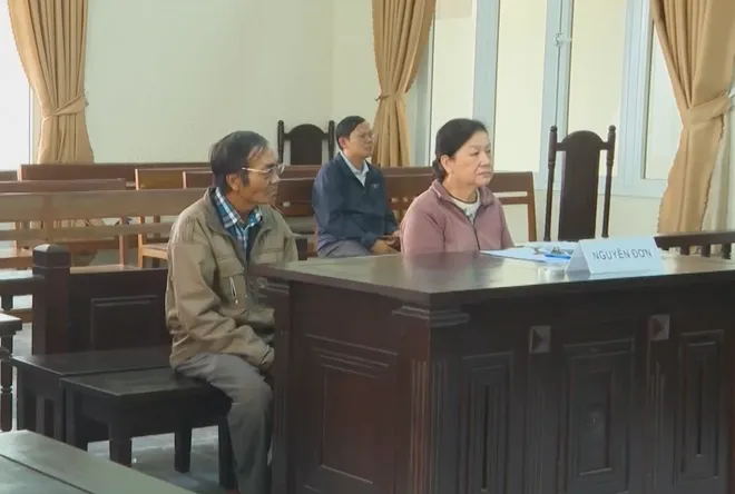 Lâm Đồng: Xét xử vụ tranh chấp đất đai kéo dài
hơn 20 năm- Ảnh 4. Lâm Đồng: Xét xử vụ tranh chấp đất đai kéo dài
hơn 20 năm- Ảnh 4.