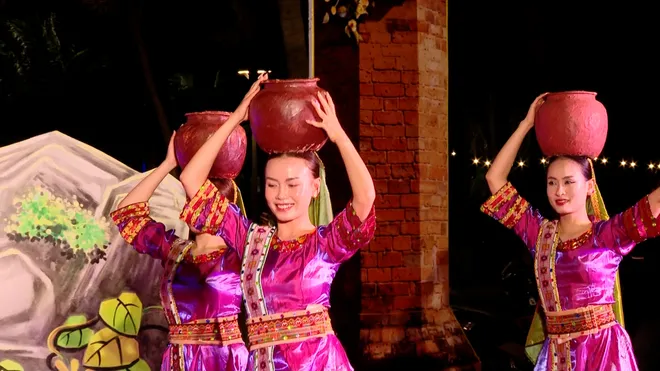 Về miền Di sản Chăm: Thanh âm di sản giữa không gian biển Khánh Hòa- Ảnh 4. Về miền Di sản Chăm: Thanh âm di sản giữa không gian biển Khánh Hòa- Ảnh 4.