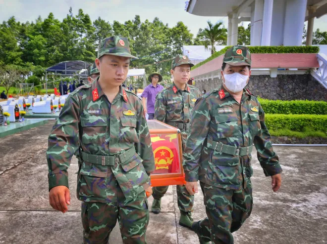 An Giang hoàn thành lấy mẫu hài cốt liệt sĩ tại Nghĩa trang Liệt sĩ Châu Phú- Ảnh 3.