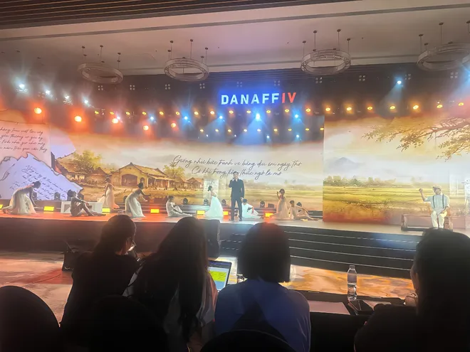 DANAFF IV sẵn sàng cho đêm bế mạc và trao giải: Chờ đợi khoảnh khắc bùng nổ của điện ảnh Châu Á- Ảnh 10. DANAFF IV sẵn sàng cho đêm bế mạc và trao giải: Chờ đợi khoảnh khắc bùng nổ của điện ảnh Châu Á- Ảnh 10.
