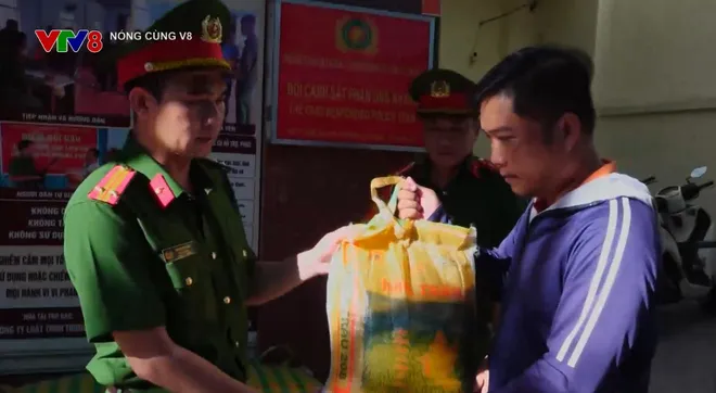 Mô hình “Đổi gạo lấy vũ khí”- Ảnh 3. Mô hình “Đổi gạo lấy vũ khí”- Ảnh 3.