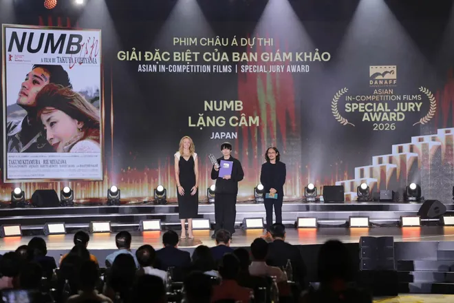 Lễ Bế mạc v&agrave; Trao giải LHP Ch&acirc;u &Aacute; Đ&agrave; Nẵng lần thứ IV: Đ&ecirc;m vinh danh rực rỡ v&agrave; cảm x&uacute;c của điện ảnh Ch&acirc;u &Aacute;- Ảnh 23.