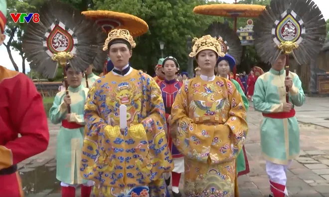 Bách Hoa Bộ Hành lan tỏa Việt phục, tiếp nối giá trị văn hóa truyền thống- Ảnh 2. Bách Hoa Bộ Hành lan tỏa Việt phục, tiếp nối giá trị văn hóa truyền thống- Ảnh 2.
