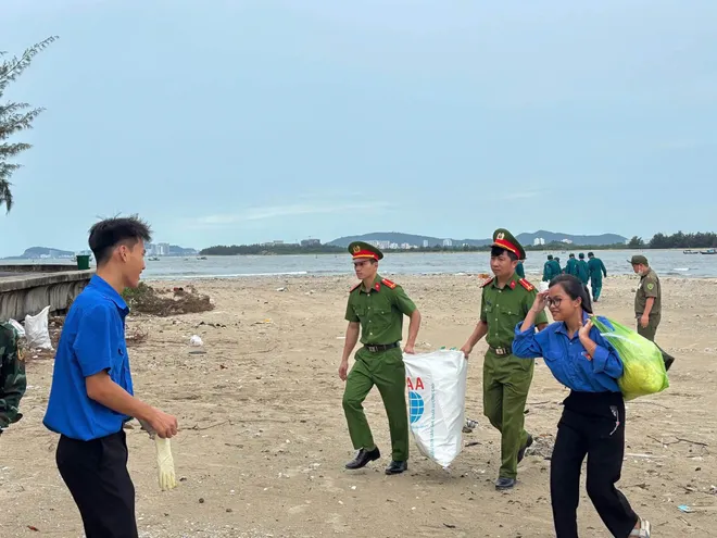 Tuổi trẻ Công an TP Hồ Chí Minh tổ chức nhiều hoạt động vì môi trường - Ảnh 3.