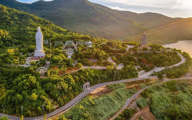 Sơn Trà: Bản hòa ca giữa đại ngàn và biển cả- Ảnh 1. Sơn Trà: Bản hòa ca giữa đại ngàn và biển cả- Ảnh 1.