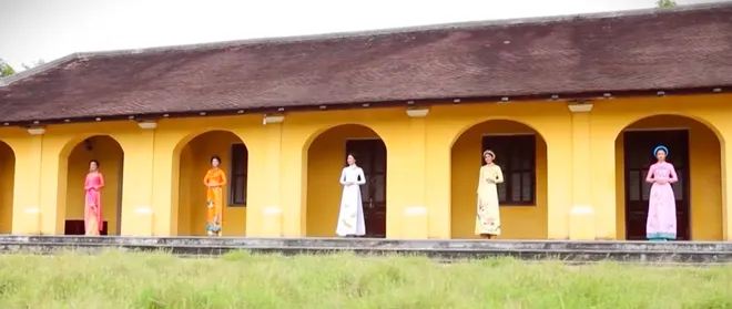 Huế gìn giữ và lan tỏa thương hiệu "Kinh đô Áo dài"- Ảnh 10. Huế gìn giữ và lan tỏa thương hiệu "Kinh đô Áo dài"- Ảnh 10.