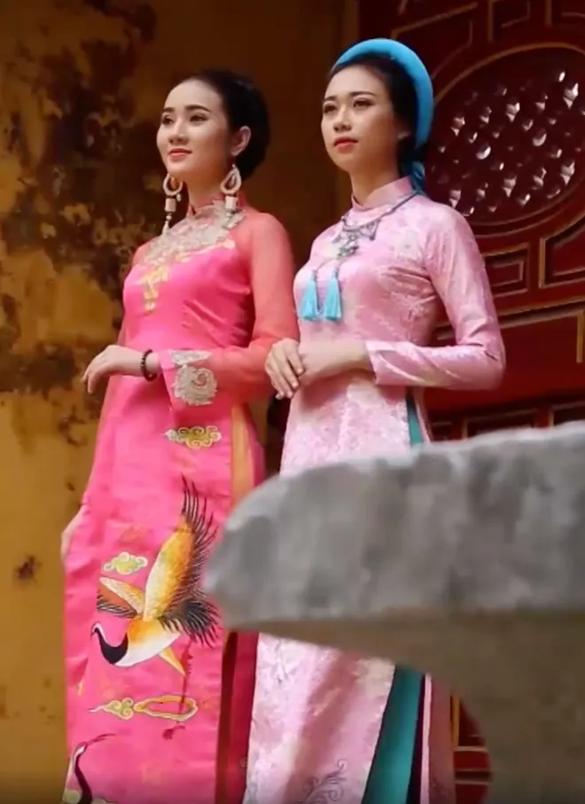 Huế gìn giữ và lan tỏa thương hiệu "Kinh đô Áo dài"- Ảnh 8. Huế gìn giữ và lan tỏa thương hiệu "Kinh đô Áo dài"- Ảnh 8.