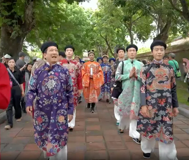 Huế gìn giữ và lan tỏa thương hiệu "Kinh đô Áo dài"- Ảnh 5. Huế gìn giữ và lan tỏa thương hiệu "Kinh đô Áo dài"- Ảnh 5.