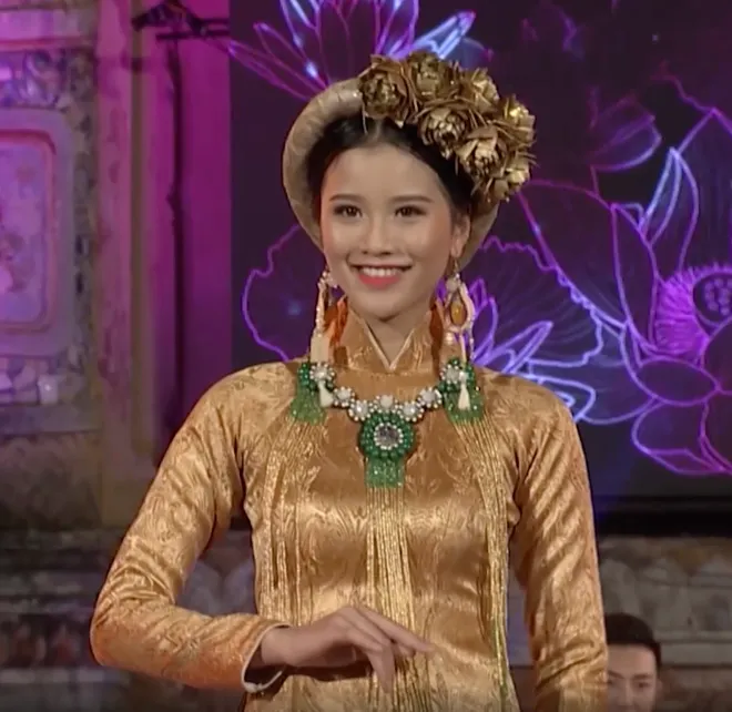 Huế gìn giữ và lan tỏa thương hiệu "Kinh đô Áo dài"- Ảnh 7. Huế gìn giữ và lan tỏa thương hiệu "Kinh đô Áo dài"- Ảnh 7.