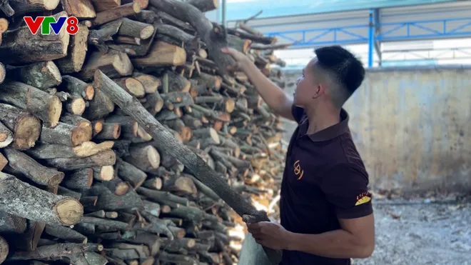 Kh&aacute;m ph&aacute; l&ograve; b&aacute;nh mỳ củi hơn 30 năm giữ lửa giữa l&ograve;ng đ&ocirc; thị- Ảnh 1.