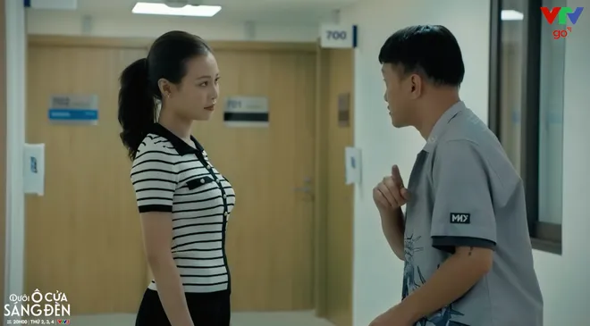 Dưới ô cửa sáng đèn - Tập 24: Diệu bán xưởng, ôm Sinh như lời chia tay- Ảnh 4.