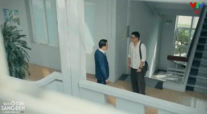 Dưới ô cửa sáng đèn - Tập 24: Diệu bán xưởng, ôm Sinh như lời chia tay- Ảnh 24.