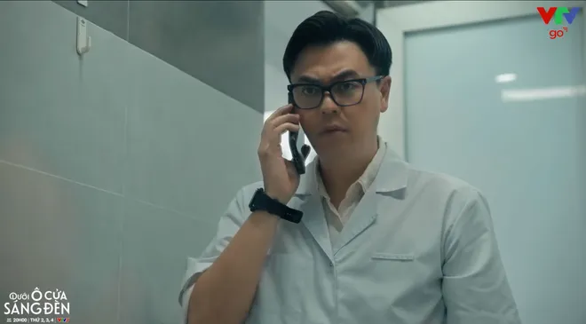Dưới ô cửa sáng đèn - Tập 24: Diệu bán xưởng, ôm Sinh như lời chia tay- Ảnh 21.