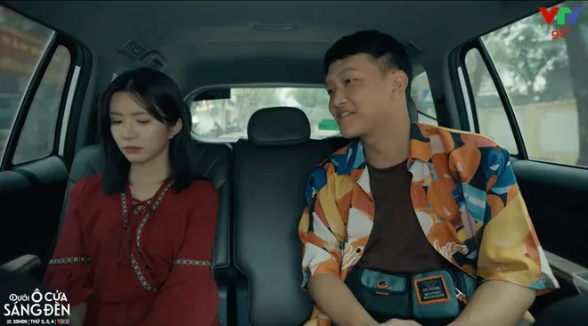 Dưới ô cửa sáng đèn - Tập 24: Diệu bán xưởng, ôm Sinh như lời chia tay- Ảnh 6.