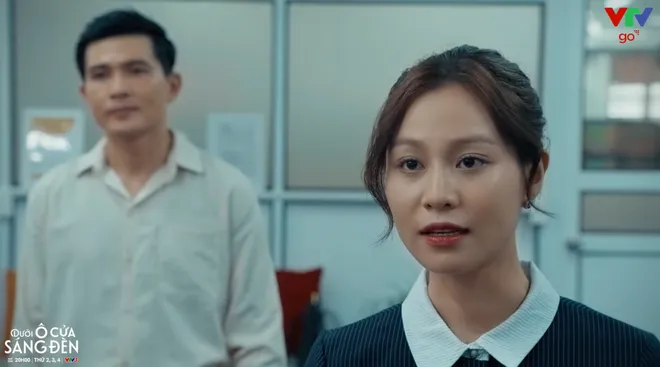 Dưới ô cửa sáng đèn - Tập 24: Diệu bán xưởng, ôm Sinh như lời chia tay- Ảnh 14.