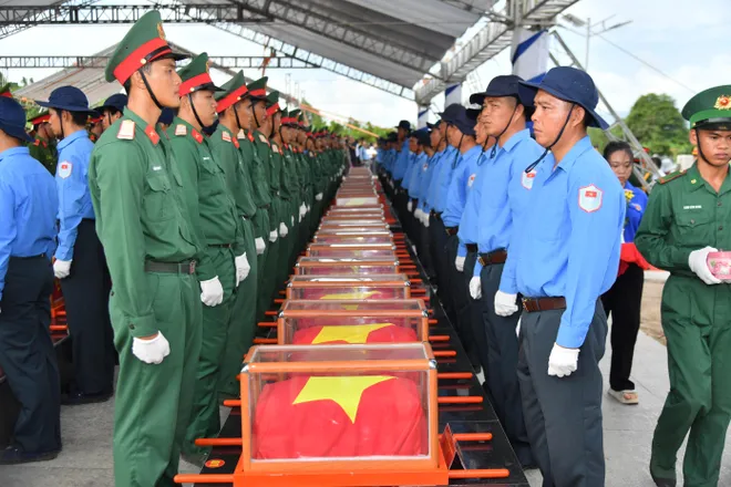 An Giang: Tổ chức Lễ viếng, truy điệu và an táng 235 hài cốt liệt sĩ- Ảnh 12.